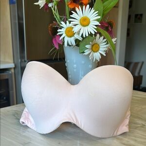 Victoria's Secret Creamy Pale Pink Bandeau Seamless Intimates